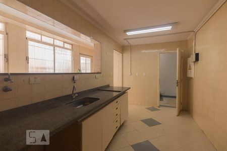 Casa à venda com 500m², 5 quartos e 8 vagas Casa à venda com 500m², 5 quartos e 8 vagasCozinha