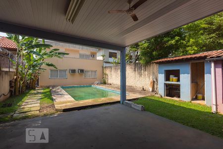 Casa à venda com 500m², 5 quartos e 8 vagas Casa à venda com 500m², 5 quartos e 8 vagasQuintal