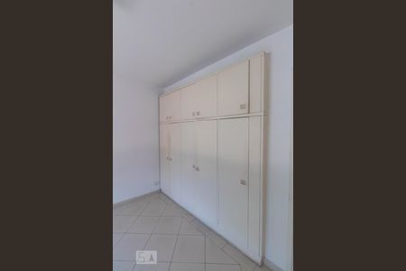 Casa à venda com 500m², 5 quartos e 8 vagas Casa à venda com 500m², 5 quartos e 8 vagasQuarto 4