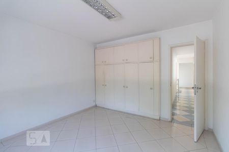 Casa à venda com 500m², 5 quartos e 8 vagas Casa à venda com 500m², 5 quartos e 8 vagasQuarto 4