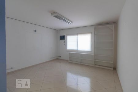 Casa à venda com 500m², 5 quartos e 8 vagas Casa à venda com 500m², 5 quartos e 8 vagasQuarto 5