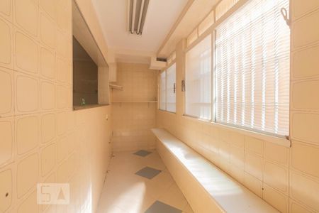 Casa à venda com 500m², 5 quartos e 8 vagas Casa à venda com 500m², 5 quartos e 8 vagasÁrea de Serviço