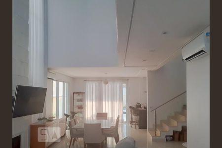 Sala de casa de condomínio para alugar com 3 quartos, 248m² em Swiss Park, Campinas