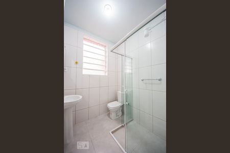 Banheiro  de apartamento para alugar com 1 quarto, 60m² em São Geraldo, Porto Alegre