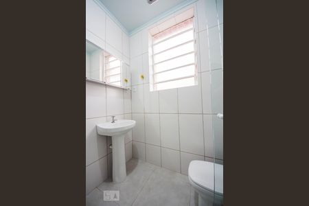 Banheiro  de apartamento para alugar com 1 quarto, 60m² em São Geraldo, Porto Alegre