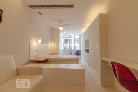 Sala/Quarto de kitnet/studio para alugar com 1 quarto, 30m² em Copacabana, Rio de Janeiro
