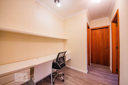 Corredor escritório de apartamento para alugar com 2 quartos, 85m² em Auxiliadora, Porto Alegre