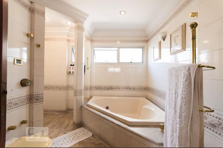 Apartamento para alugar com 290m², 2 quartos e 1 vaga Apartamento para alugar com 290m², 2 quartos e 1 vagaBanheiro da Suíte 1