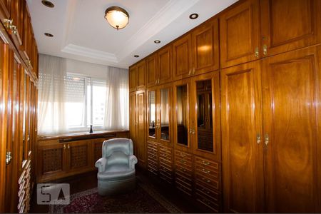 Apartamento para alugar com 290m², 2 quartos e 1 vaga Apartamento para alugar com 290m², 2 quartos e 1 vagaCloset da suíte 1