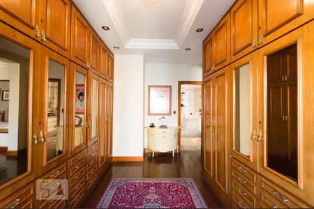 Apartamento para alugar com 290m², 2 quartos e 1 vaga Apartamento para alugar com 290m², 2 quartos e 1 vagaCloset da suíte 1