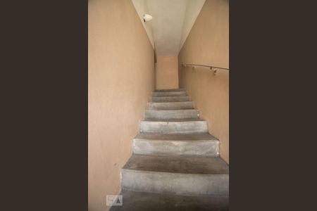 escada de Apartamento com 2 quartos, 70m² Parque Industrial