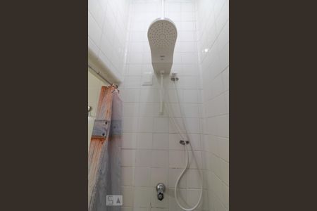 Detalhe banheiro de kitnet/studio para alugar com 1 quarto, 46m² em Copacabana, Rio de Janeiro