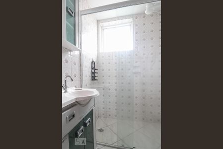 Banheiro de apartamento para alugar com 2 quartos, 60m² em Jardim do Salso, Porto Alegre
