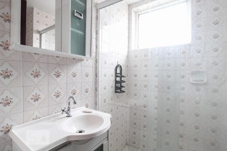 Banheiro de apartamento para alugar com 2 quartos, 60m² em Jardim do Salso, Porto Alegre