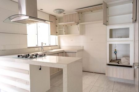 Casa à venda com 120m², 3 quartos e 4 vagas Casa à venda com 120m², 3 quartos e 4 vagasCozinha