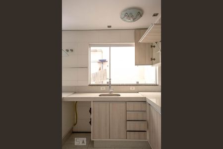 Casa à venda com 120m², 3 quartos e 4 vagas Casa à venda com 120m², 3 quartos e 4 vagasCozinha