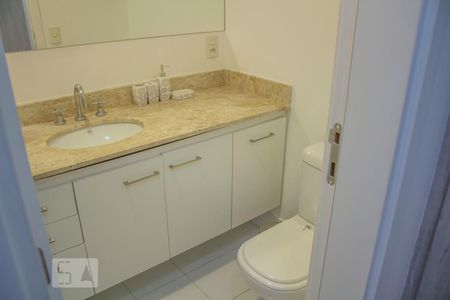 Banheiro da Suíte de apartamento para alugar com 2 quartos, 70m² em Jardim Leonor, São Paulo