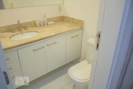 Banheiro da Suíte de apartamento para alugar com 2 quartos, 70m² em Jardim Leonor, São Paulo