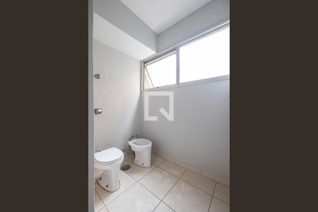 Apartamento para alugar com 130m², 4 quartos e 2 vagas Apartamento para alugar com 130m², 4 quartos e 2 vagasBanheiro
