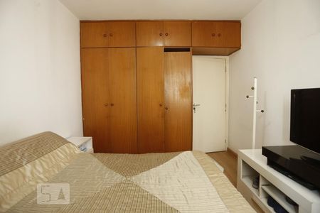 Apartamento à venda com 241m², 4 quartos e 2 vagasQuarto 2