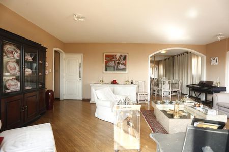 Apartamento à venda com 241m², 4 quartos e 2 vagasSala