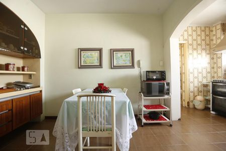 Apartamento à venda com 241m², 4 quartos e 2 vagasCozinha