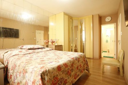 Apartamento à venda com 241m², 4 quartos e 2 vagasQuarto 3- Suíte