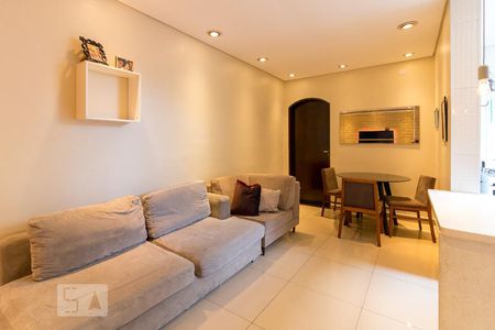 Casa à venda com 240m², 4 quartos e 2 vagasSala