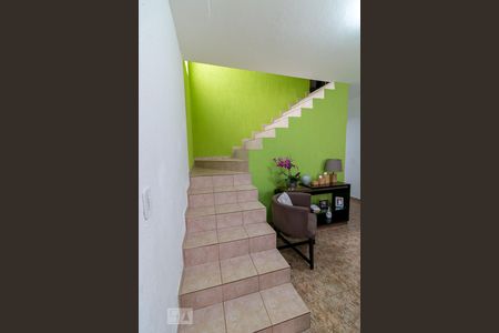 Escadas de casa para alugar com 4 quartos, 240m² em Parque Continental Iii, Guarulhos