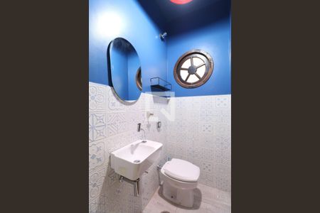 Lavabo de casa para alugar com 3 quartos, 230m² em Alto da Lapa, São Paulo