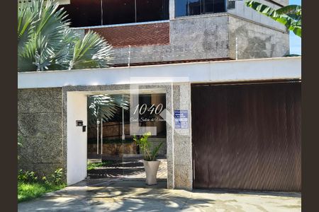 Apartamento para alugar com 200m², 4 quartos e 2 vagas Apartamento para alugar com 200m², 4 quartos e 2 vagasFachada + Placa