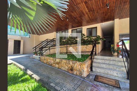 Apartamento para alugar com 200m², 4 quartos e 2 vagas Apartamento para alugar com 200m², 4 quartos e 2 vagasEntrada