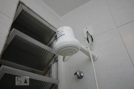 Banheiro de kitnet/studio para alugar com 1 quarto, 28m² em Centro, Rio de Janeiro