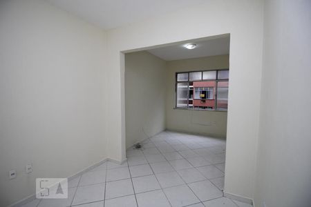 Sala de kitnet/studio para alugar com 1 quarto, 28m² em Centro, Rio de Janeiro