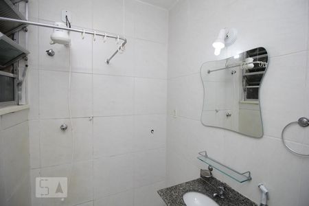 Banheiro de kitnet/studio para alugar com 1 quarto, 28m² em Centro, Rio de Janeiro