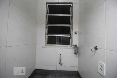 Banheiro de kitnet/studio para alugar com 1 quarto, 28m² em Centro, Rio de Janeiro