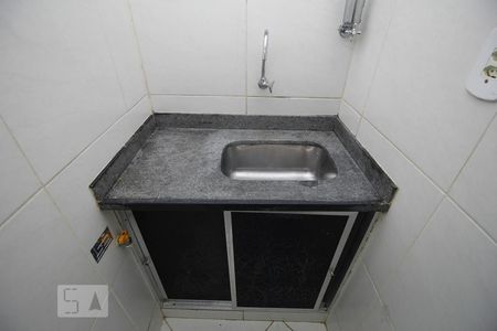 Banheiro de kitnet/studio para alugar com 1 quarto, 28m² em Centro, Rio de Janeiro