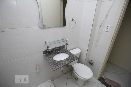 Banheiro de kitnet/studio para alugar com 1 quarto, 28m² em Centro, Rio de Janeiro