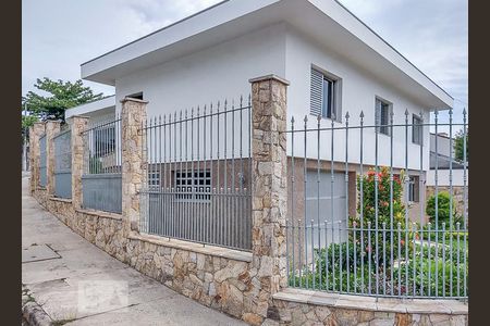 Casa à venda com 250m², 4 quartos e 5 vagasFachada