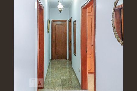 Casa à venda com 250m², 4 quartos e 5 vagasCorredor