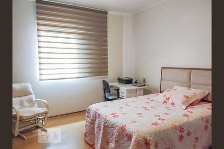 Casa à venda com 250m², 4 quartos e 5 vagasSuíte