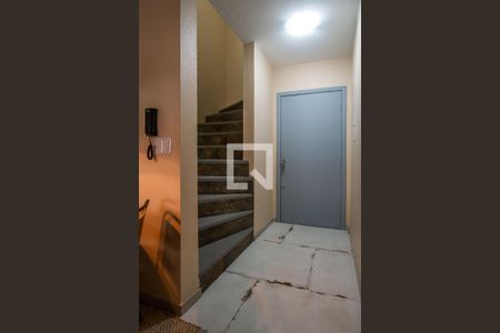 Apartamento à venda com 88m², 2 quartos e sem vaga Apartamento à venda com 88m², 2 quartos e sem vagaEscada