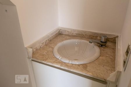 Casa de condomínio à venda com 140m², 3 quartos e 2 vagasLavabo