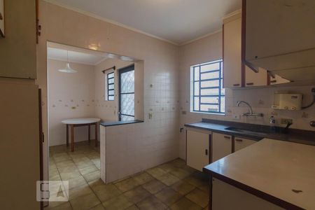 Casa à venda com 200m², 4 quartos e 2 vagas Casa à venda com 200m², 4 quartos e 2 vagasCozinha