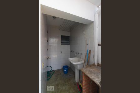 Casa à venda com 200m², 4 quartos e 2 vagas Casa à venda com 200m², 4 quartos e 2 vagasÁrea de Serviço