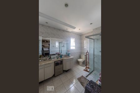 Apartamento à venda com 188m², 3 quartos e 4 vagasBanheiro Vista Quarto 2 (Suite)