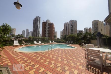 Apartamento à venda com 188m², 3 quartos e 4 vagasÁrea comum - Piscina 2
