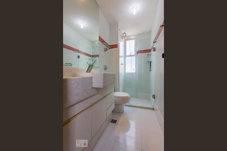 Apartamento à venda com 90m², 2 quartos e 2 vagasBanheiro Quarto 1 Suíte