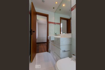 Apartamento à venda com 90m², 2 quartos e 2 vagasBanheiro Quarto 1 Suíte