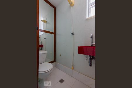 Apartamento à venda com 90m², 2 quartos e 2 vagasBanheiro de Serviço